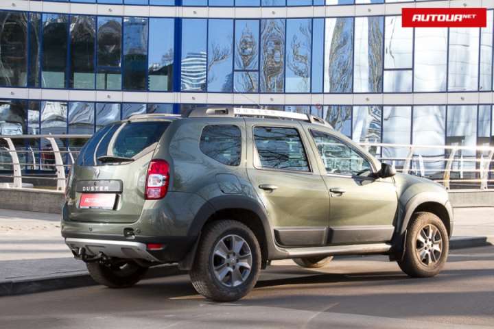 Вне зависимости от комплектации, внешность Renault Duster осталась мужественной и сбитой - от него словно веет надежностью проверенной временем конструкции. По большому счету так и есть, ведь чем проще автомобиль, тем у него меньше шансов сломаться.  duster