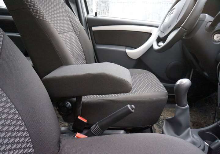 Подлокотник в автомобиле Подлокотник в автомобиле