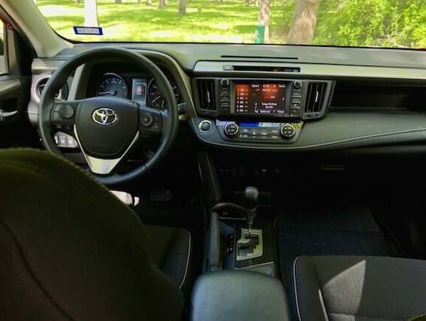Интерьер Toyota Rav4