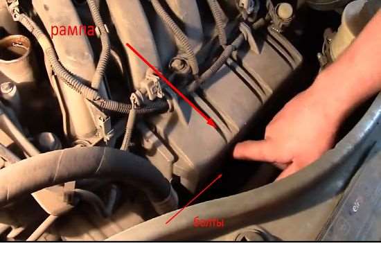  крышка топливной рампы Рено Дастер