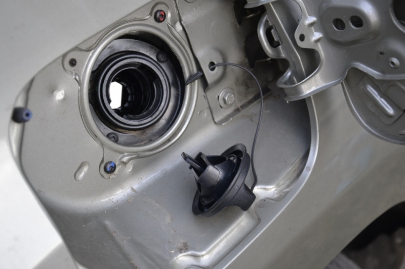 Как слить бензин с Рено Дастер