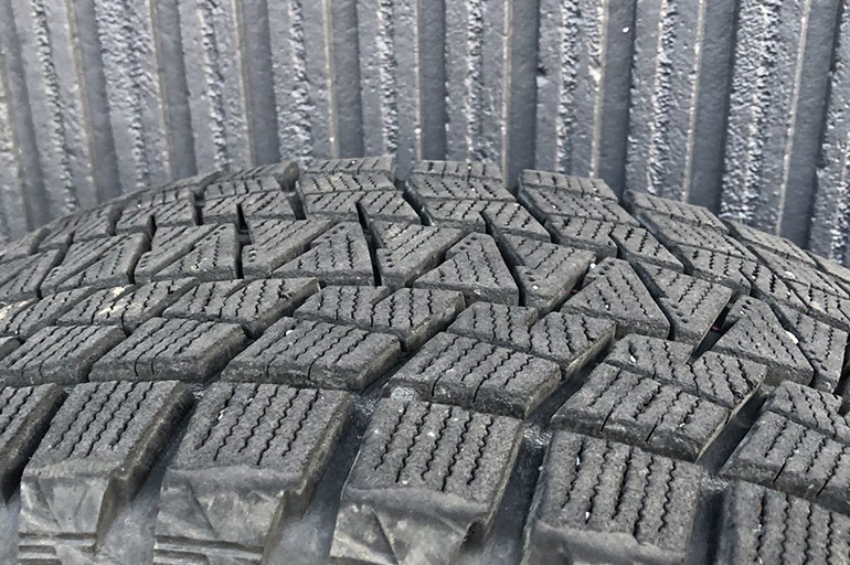 Bridgestone Blizzak DM V1 215 65R16