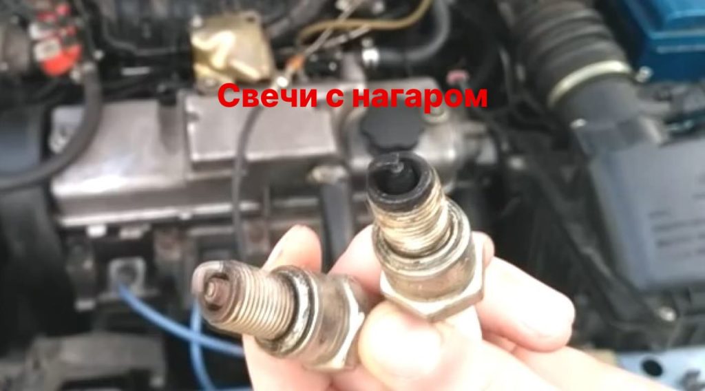 свеча зажигания с красным налетом