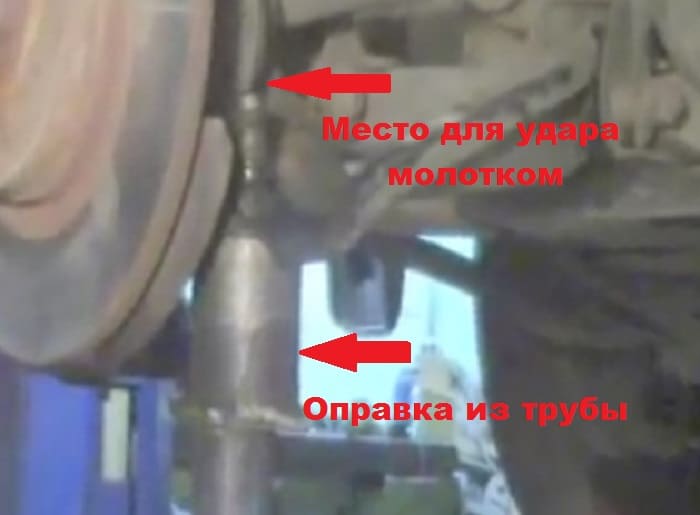 процесс снятия шаровой опоры Рено